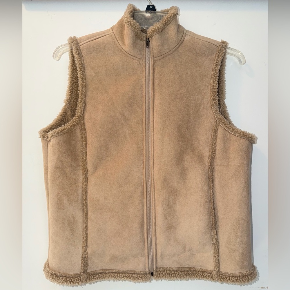 L.L. Bean Beige Sherpa Fleece with Embroidery Vintage Size Medium